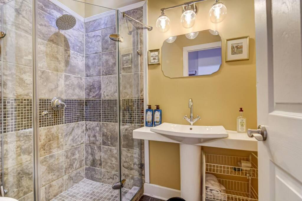 Lovely 2-Bedroom Unit In スプリングフィールド エクステリア 写真